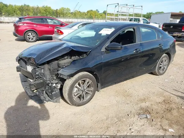 3KPF24AD4PE689720 2023 KIA FORTE - Image 2