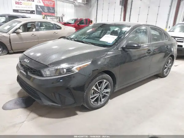 3KPF24AD4PE692486 2023 KIA FORTE - Image 2