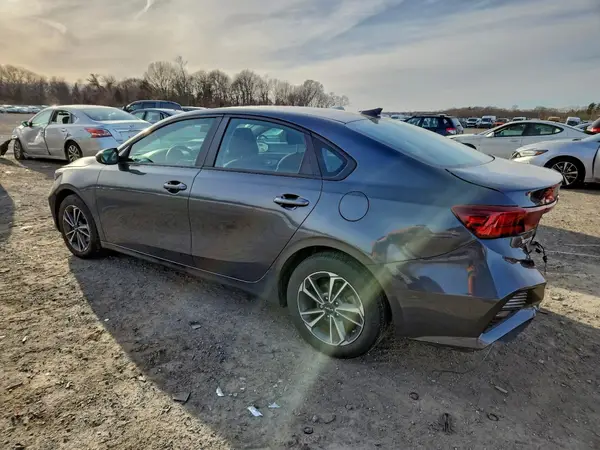 3KPF24AD4PE692858 2023 KIA FORTE - Image 2