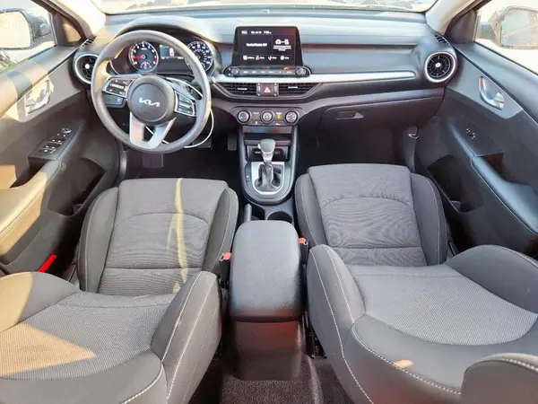 3KPF24AD4RE695861 2024 KIA FORTE - Image 8