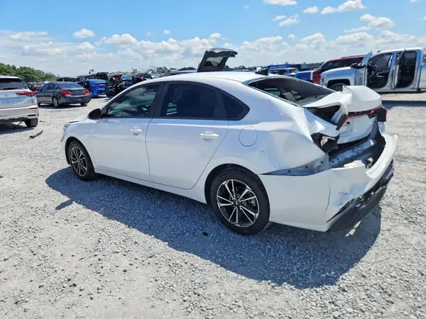 3KPF24AD4RE696394 2024 KIA FORTE - Image 2