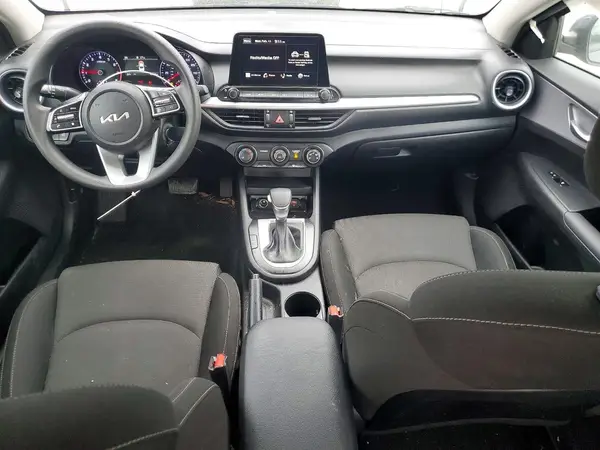 3KPF24AD4RE698095 2024 KIA FORTE - Image 8