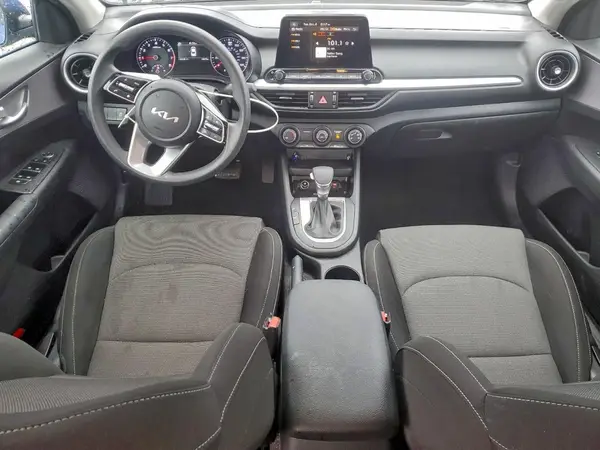 3KPF24AD4RE699893 2024 KIA FORTE - Image 8