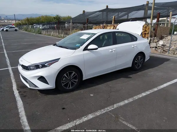 3KPF24AD4RE700539 2024 KIA FORTE - Image 2