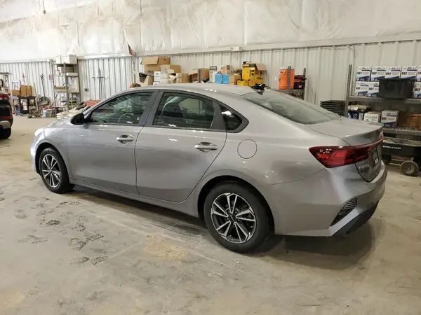3KPF24AD4RE701870 2024 KIA FORTE - Image 2