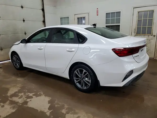 3KPF24AD4RE702887 2024 KIA FORTE - Image 2