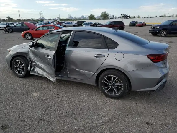 3KPF24AD4RE703652 2024 KIA FORTE - Image 2