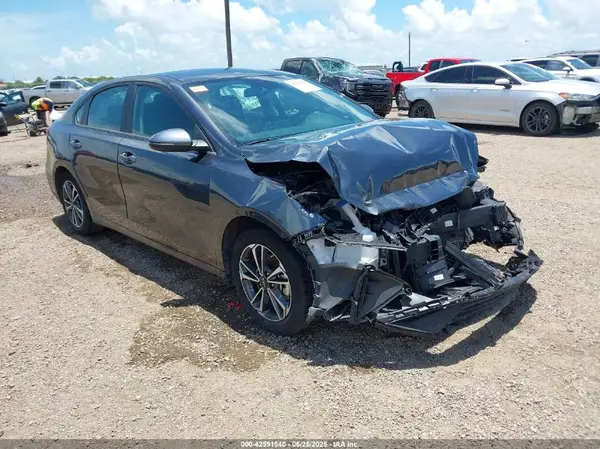 3KPF24AD4RE712335 2024 KIA FORTE - Image 1