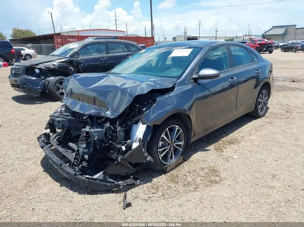 3KPF24AD4RE712335 2024 KIA FORTE - Image 2