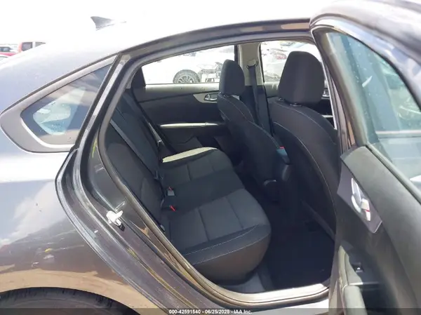3KPF24AD4RE712335 2024 KIA FORTE - Image 8