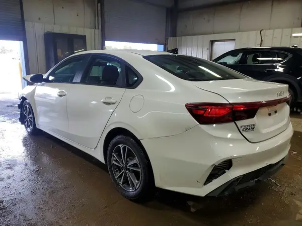 3KPF24AD4RE721018 2024 KIA FORTE - Image 2