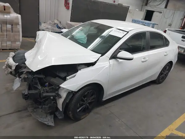 3KPF24AD4RE721021 2024 KIA FORTE - Image 2