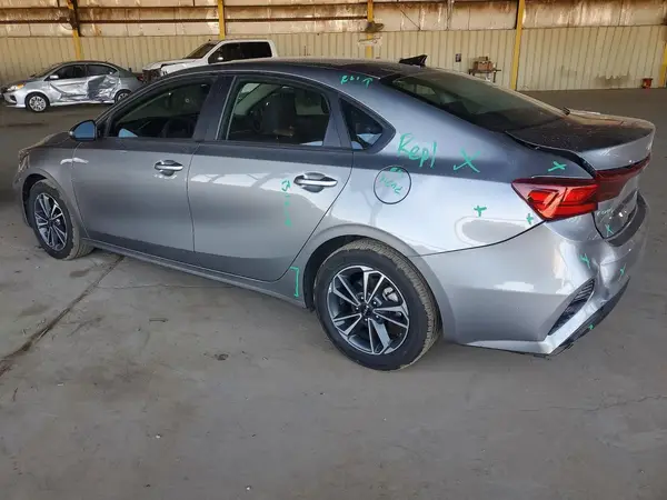 3KPF24AD4RE723352 2024 KIA FORTE - Image 2