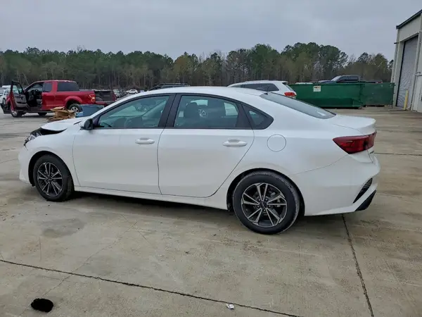 3KPF24AD4RE728650 2024 KIA FORTE - Image 2