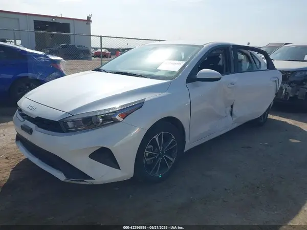 3KPF24AD4RE728857 2024 KIA FORTE - Image 2