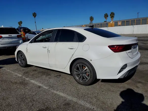 3KPF24AD4RE732374 2024 KIA FORTE - Image 2