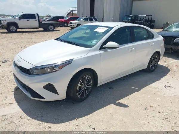 3KPF24AD4RE733024 2024 KIA FORTE - Image 2