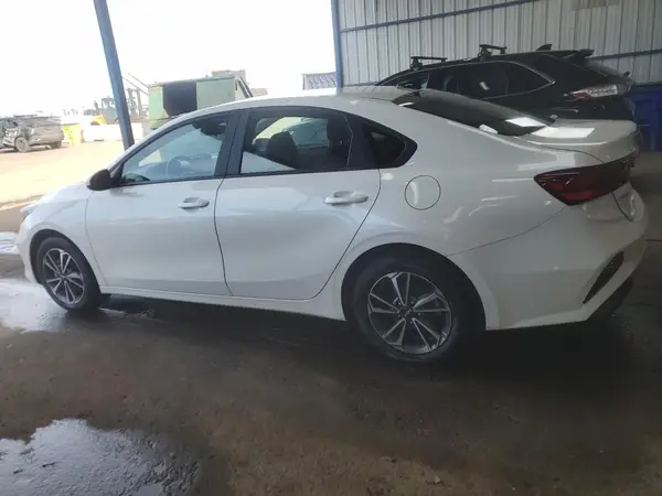 3KPF24AD4RE734304 2024 KIA FORTE - Image 2