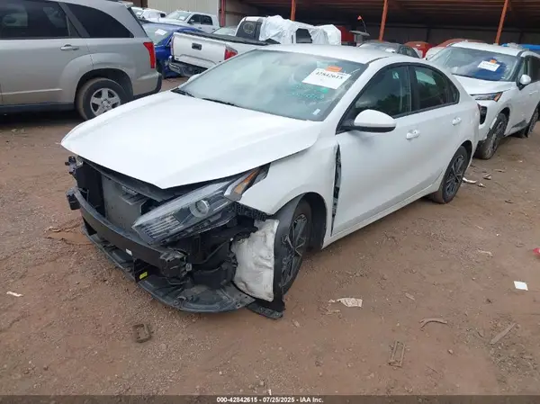 3KPF24AD4RE735405 2024 KIA FORTE - Image 2