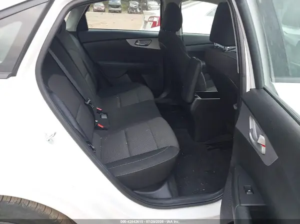 3KPF24AD4RE735405 2024 KIA FORTE - Image 8