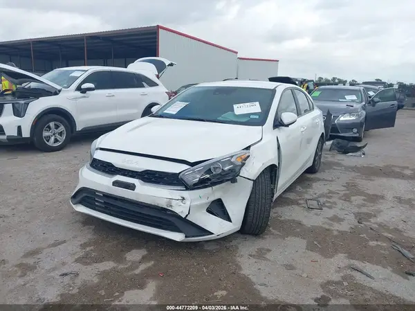 3KPF24AD4RE737543 2024 KIA FORTE - Image 2