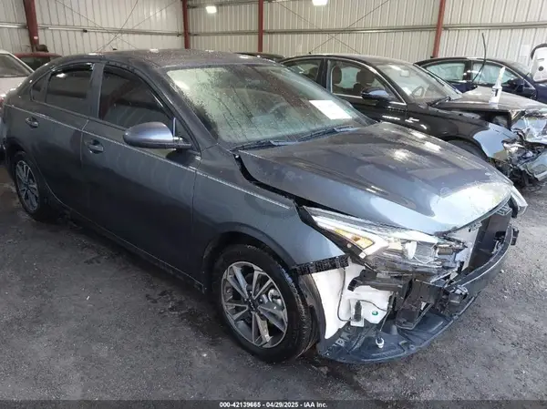 3KPF24AD4RE743407 2024 KIA FORTE - Image 1