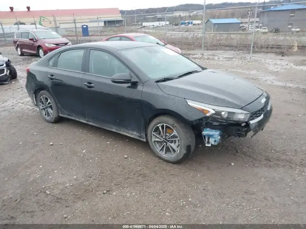 3KPF24AD4RE744900 2024 KIA FORTE - Image 1