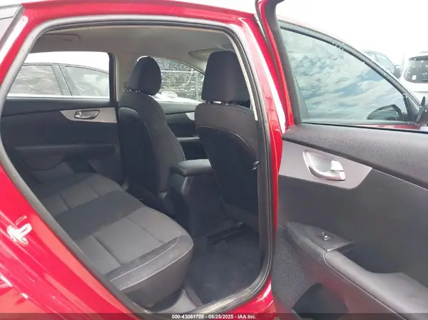 3KPF24AD4RE745917 2024 KIA FORTE - Image 8