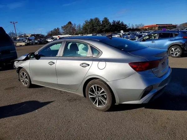 3KPF24AD4RE746727 2024 KIA FORTE - Image 2