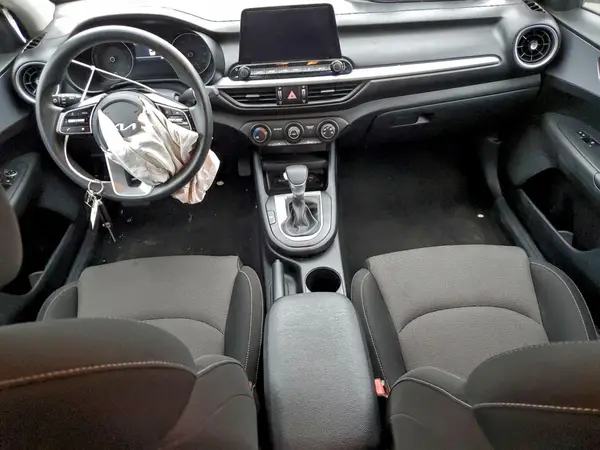 3KPF24AD4RE748087 2024 KIA FORTE - Image 8