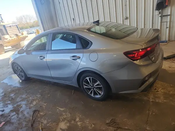 3KPF24AD4RE748137 2024 KIA FORTE - Image 2
