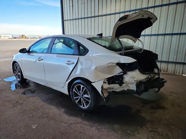 3KPF24AD4RE748476 2024 KIA FORTE - Image 2