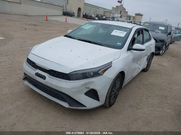 3KPF24AD4RE748882 2024 KIA FORTE - Image 2