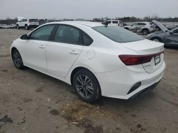 3KPF24AD4RE754293 2024 KIA FORTE - Image 2