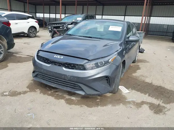 3KPF24AD4RE754469 2024 KIA FORTE - Image 2