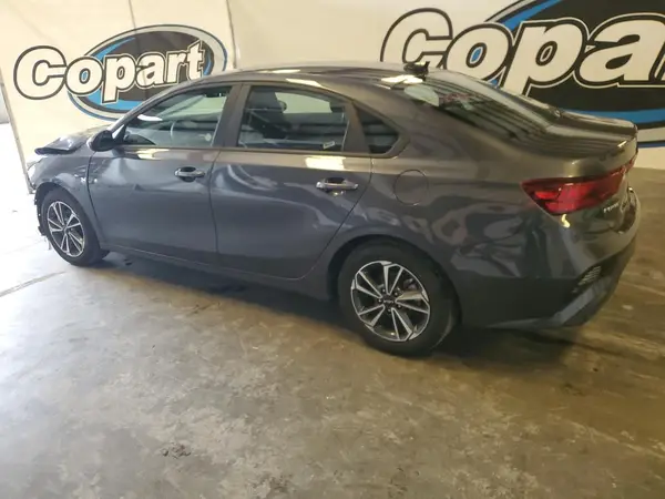 3KPF24AD4RE756514 2024 KIA FORTE - Image 2