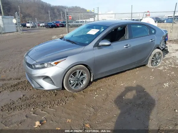 3KPF24AD4RE758294 2024 KIA FORTE - Image 2