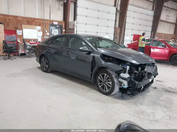 3KPF24AD4RE759087 2024 KIA FORTE - Image 1