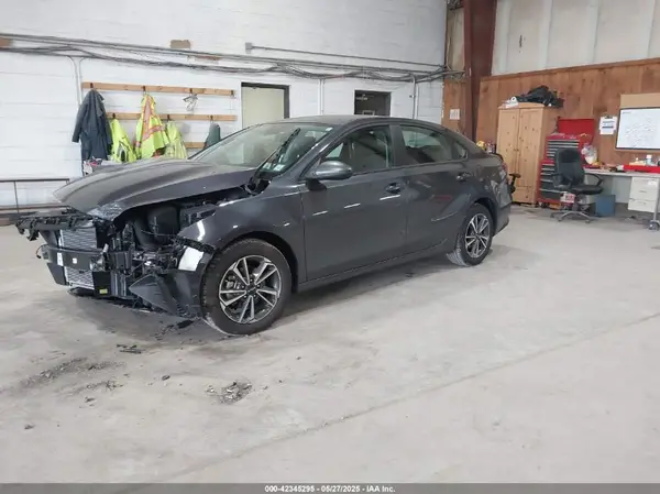 3KPF24AD4RE759087 2024 KIA FORTE - Image 2