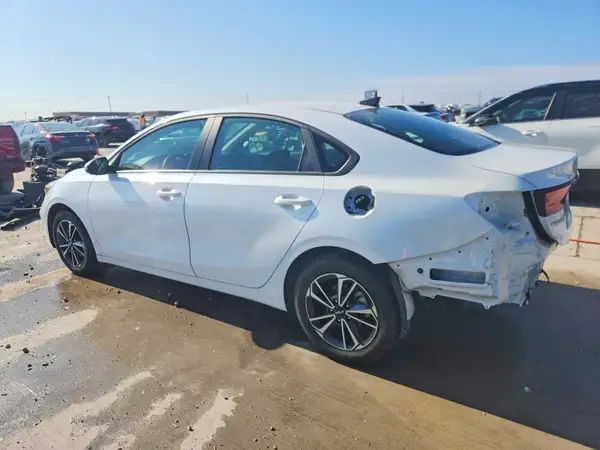 3KPF24AD4RE759316 2024 KIA FORTE - Image 2