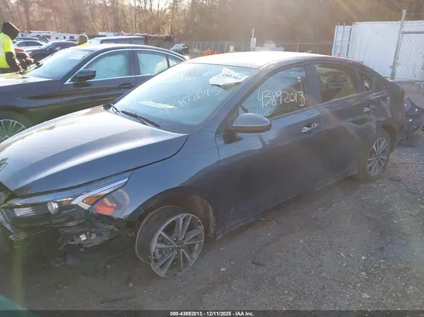 3KPF24AD4RE765553 2024 KIA FORTE - Image 2