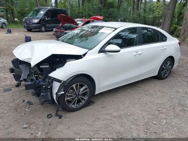 3KPF24AD4RE768453 2024 KIA FORTE - Image 2