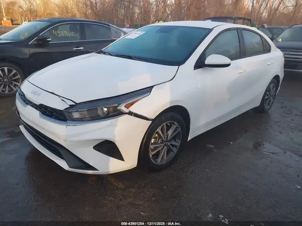 3KPF24AD4RE775659 2024 KIA FORTE - Image 2