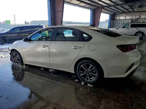 3KPF24AD4RE776827 2024 KIA FORTE - Image 2