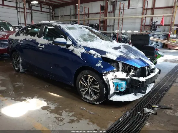 3KPF24AD4RE777167 2024 KIA FORTE - Image 1