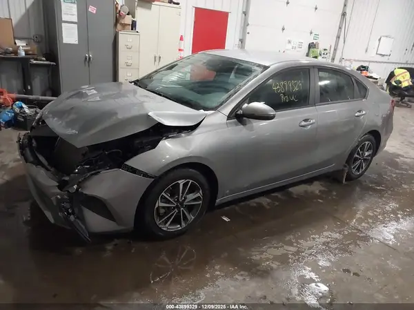 3KPF24AD4RE777315 2024 KIA FORTE - Image 2