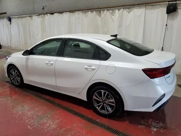 3KPF24AD4RE779825 2024 KIA FORTE - Image 2