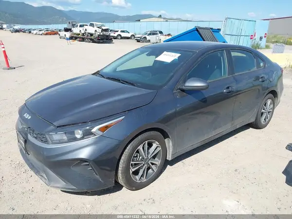 3KPF24AD4RE781252 2024 KIA FORTE - Image 2