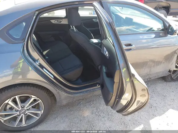 3KPF24AD4RE781252 2024 KIA FORTE - Image 8