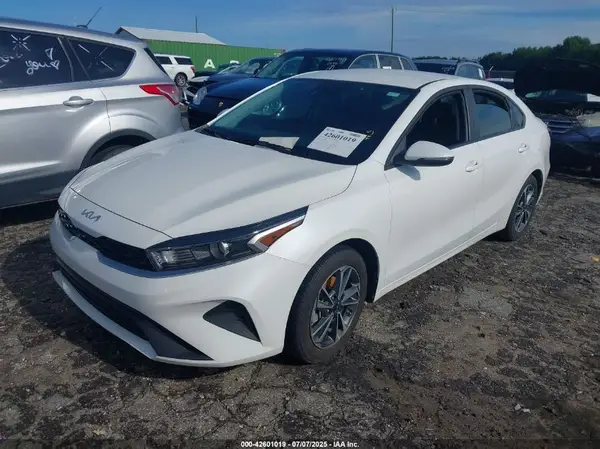 3KPF24AD4RE786984 2024 KIA FORTE - Image 2